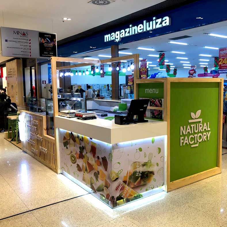 FreeArt - Construção do quiosque, balcão condimentador, vitrine refrigerada e pérgola com iluminação do tipo do tipo "gambiarra"