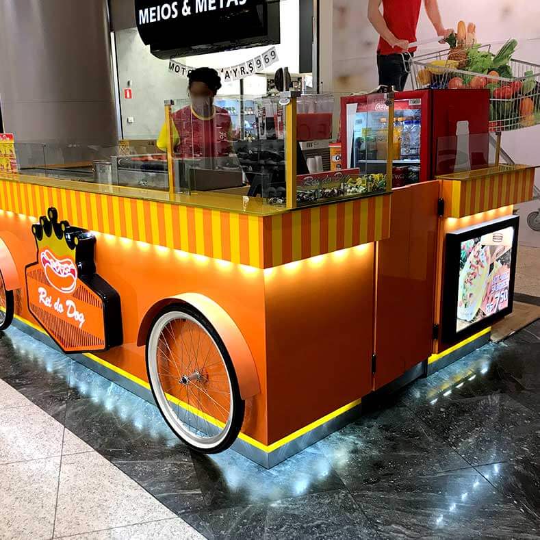 FreeArt - Remodelagem externa de quiosque, letreiro, comunicação visual com backlight e rodas de bicicleta com paralamas