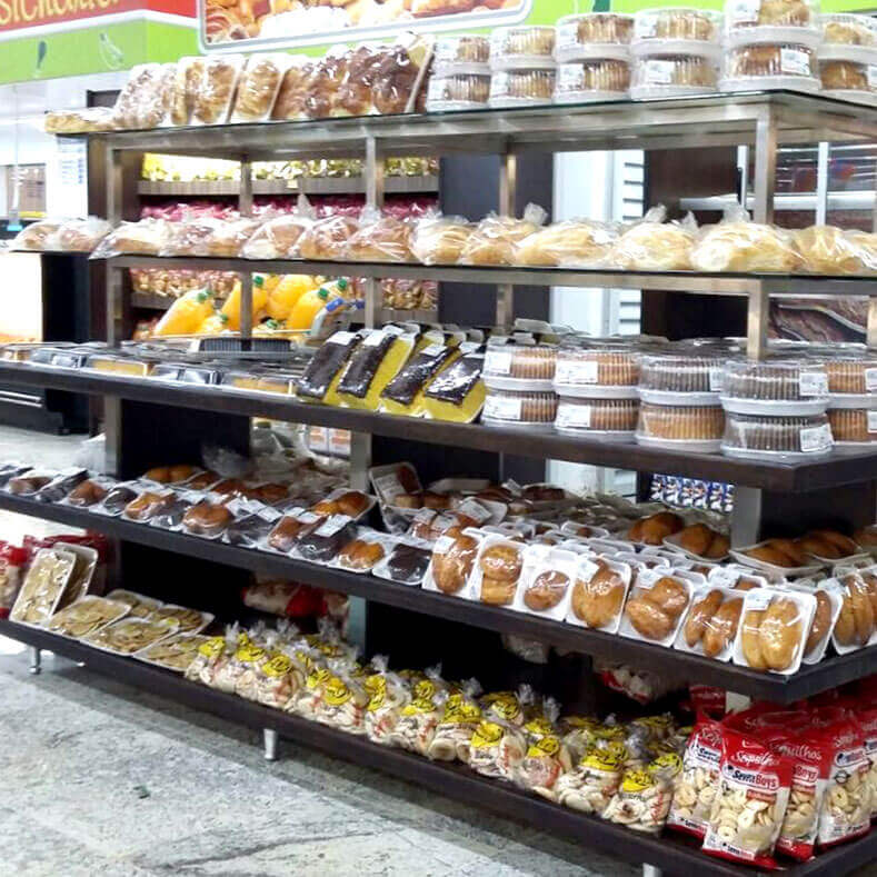 FreeArt - Mesa expositora aberta para pães embalados.